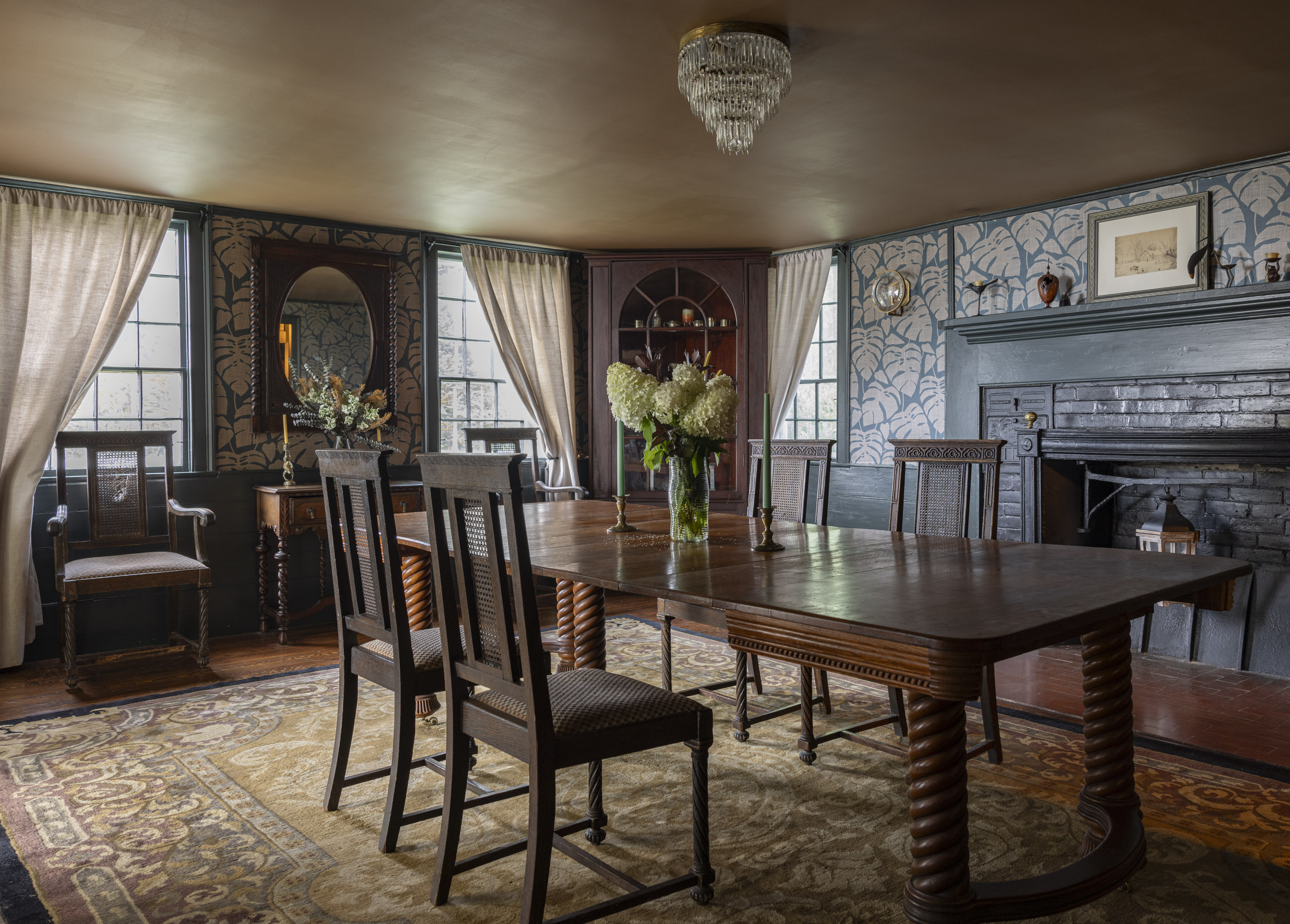 Hartfield House - photography by Graphic Image Group Inc.